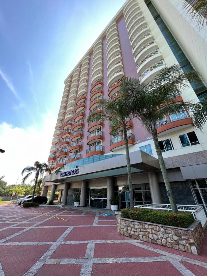 ריו דה ז'ניירו Flat Com Vista Panoramica -15- Na Barra Da Tijuca - Estacionamento Gratuito - Frigobar - Ar Condicionado - Piscina - Academia - Balsa Para Praia Gratis - Varanda - Vista Parcial Mar E Lagoa מראה חיצוני תמונה