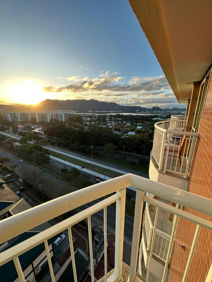 ריו דה ז'ניירו Flat Com Vista Panoramica -15- Na Barra Da Tijuca - Estacionamento Gratuito - Frigobar - Ar Condicionado - Piscina - Academia - Balsa Para Praia Gratis - Varanda - Vista Parcial Mar E Lagoa מראה חיצוני תמונה