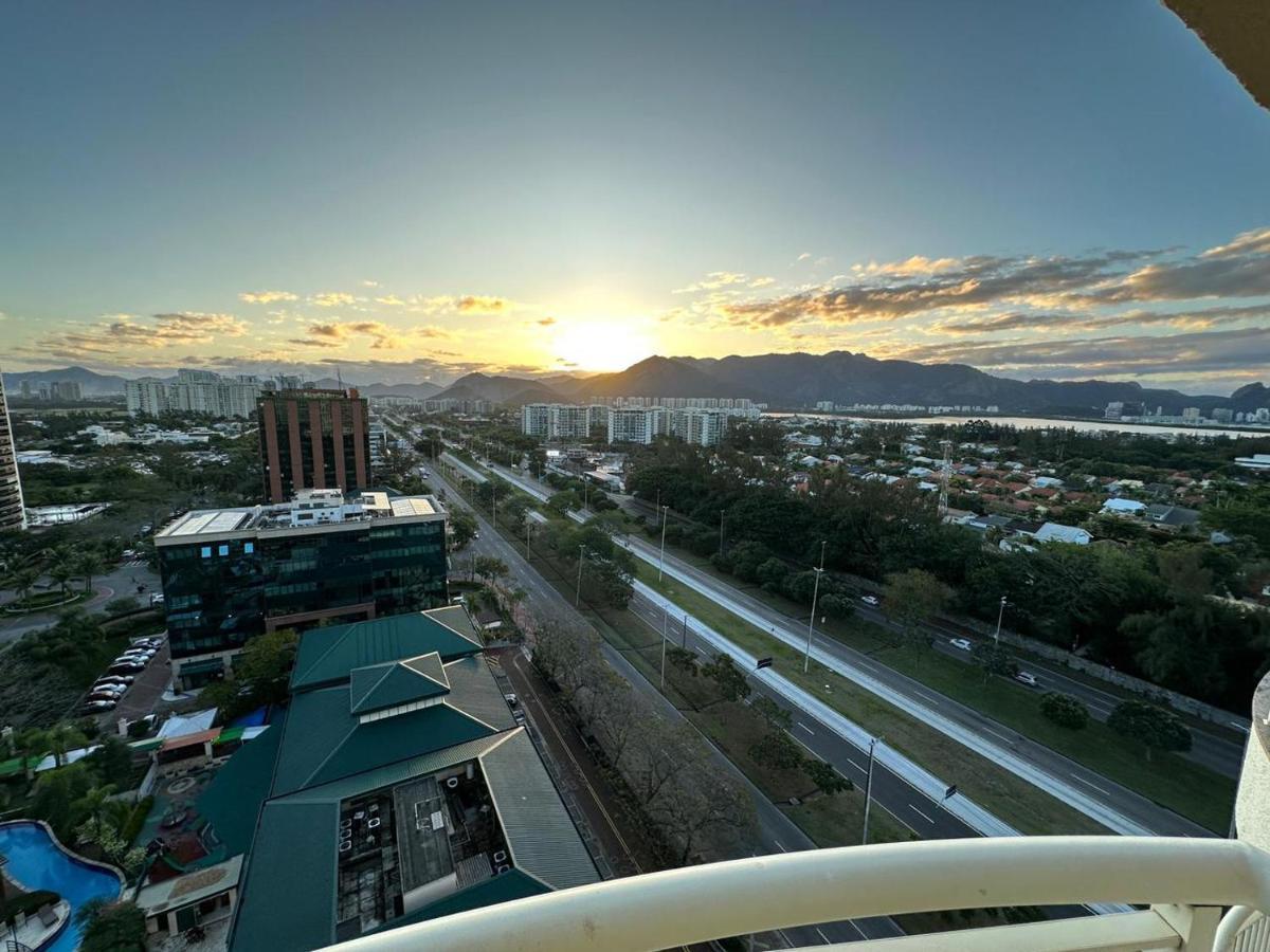 ריו דה ז'ניירו Flat Com Vista Panoramica -15- Na Barra Da Tijuca - Estacionamento Gratuito - Frigobar - Ar Condicionado - Piscina - Academia - Balsa Para Praia Gratis - Varanda - Vista Parcial Mar E Lagoa מראה חיצוני תמונה