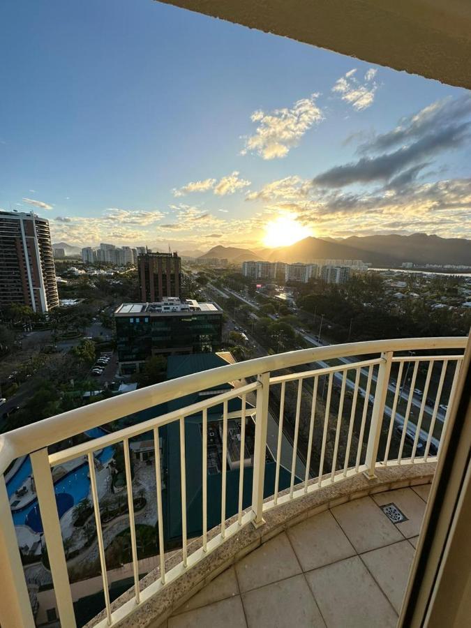 ריו דה ז'ניירו Flat Com Vista Panoramica -15- Na Barra Da Tijuca - Estacionamento Gratuito - Frigobar - Ar Condicionado - Piscina - Academia - Balsa Para Praia Gratis - Varanda - Vista Parcial Mar E Lagoa מראה חיצוני תמונה