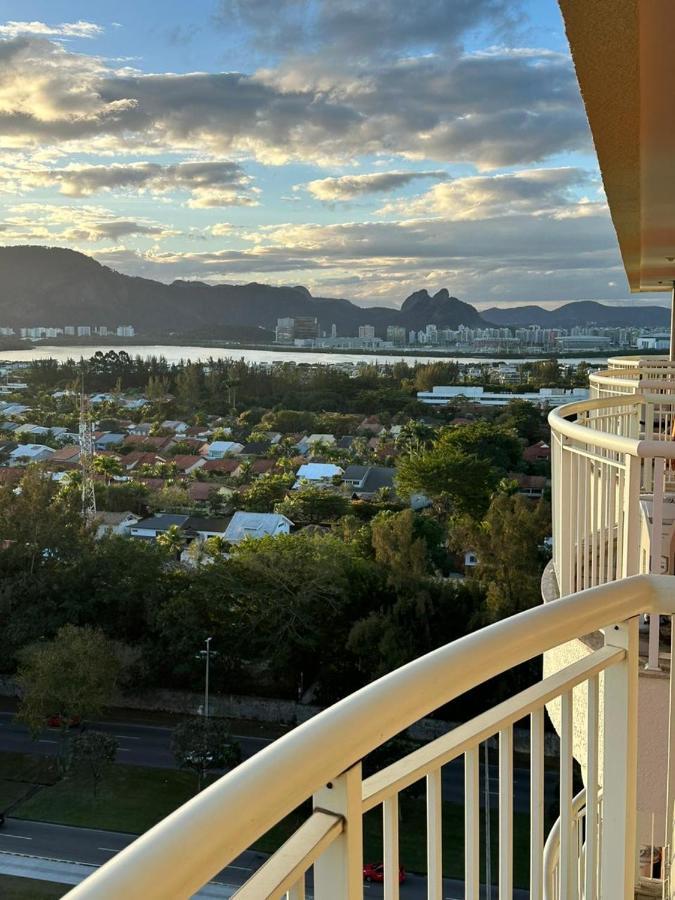 ריו דה ז'ניירו Flat Com Vista Panoramica -15- Na Barra Da Tijuca - Estacionamento Gratuito - Frigobar - Ar Condicionado - Piscina - Academia - Balsa Para Praia Gratis - Varanda - Vista Parcial Mar E Lagoa מראה חיצוני תמונה