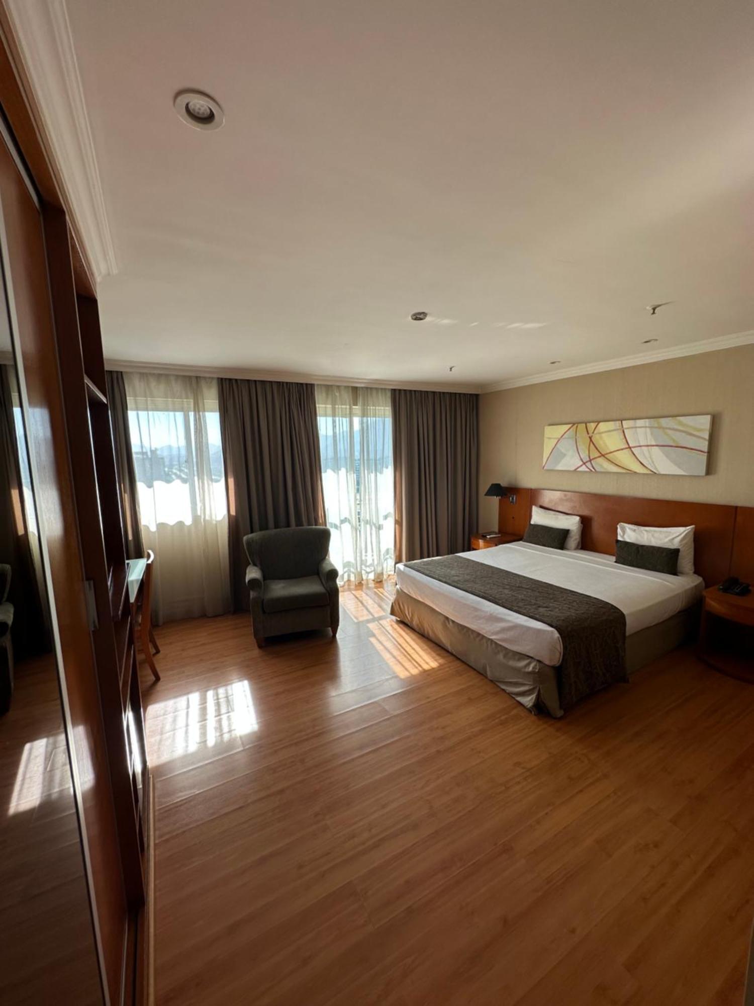 ריו דה ז'ניירו Flat Com Vista Panoramica -15- Na Barra Da Tijuca - Estacionamento Gratuito - Frigobar - Ar Condicionado - Piscina - Academia - Balsa Para Praia Gratis - Varanda - Vista Parcial Mar E Lagoa מראה חיצוני תמונה