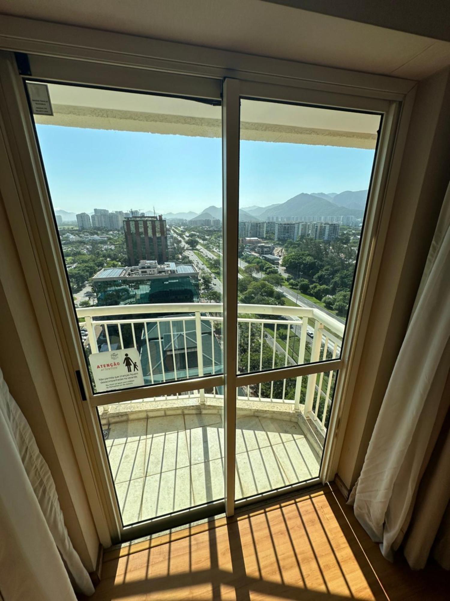 ריו דה ז'ניירו Flat Com Vista Panoramica -15- Na Barra Da Tijuca - Estacionamento Gratuito - Frigobar - Ar Condicionado - Piscina - Academia - Balsa Para Praia Gratis - Varanda - Vista Parcial Mar E Lagoa מראה חיצוני תמונה