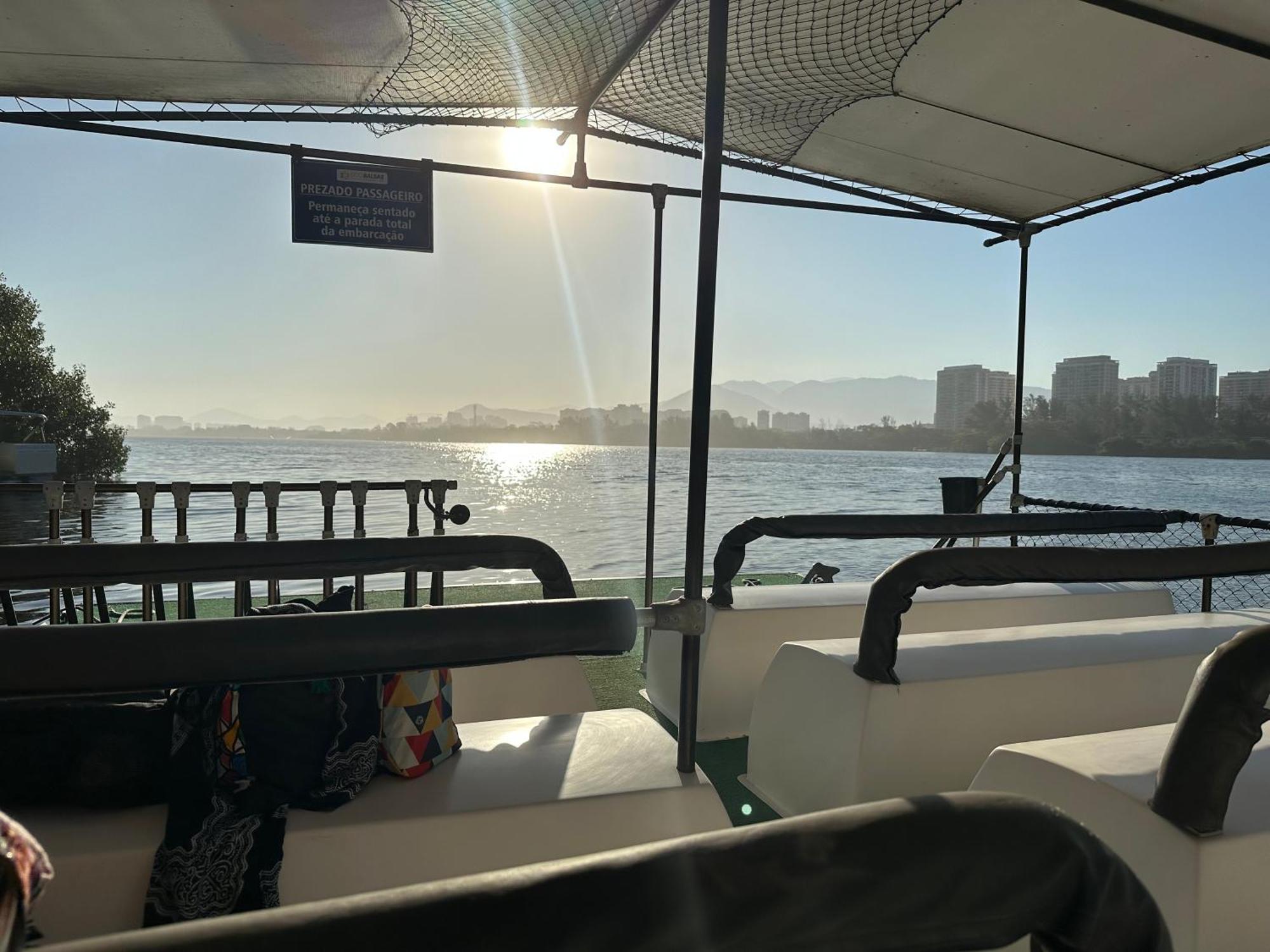 ריו דה ז'ניירו Flat Com Vista Panoramica -15- Na Barra Da Tijuca - Estacionamento Gratuito - Frigobar - Ar Condicionado - Piscina - Academia - Balsa Para Praia Gratis - Varanda - Vista Parcial Mar E Lagoa מראה חיצוני תמונה