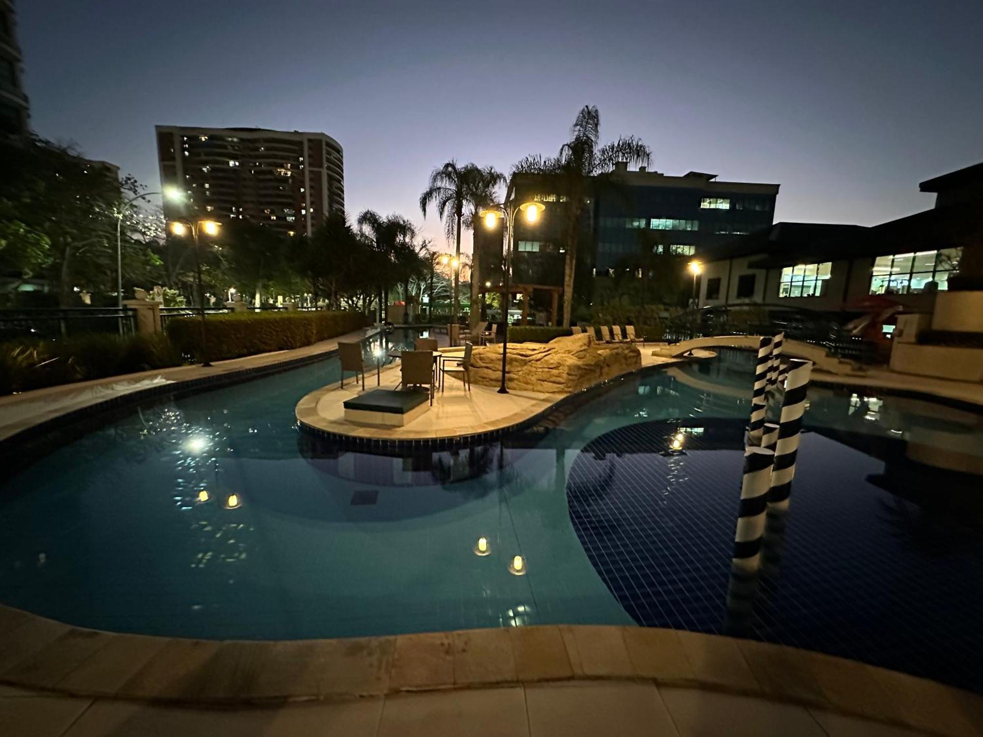 ריו דה ז'ניירו Flat Com Vista Panoramica -15- Na Barra Da Tijuca - Estacionamento Gratuito - Frigobar - Ar Condicionado - Piscina - Academia - Balsa Para Praia Gratis - Varanda - Vista Parcial Mar E Lagoa מראה חיצוני תמונה