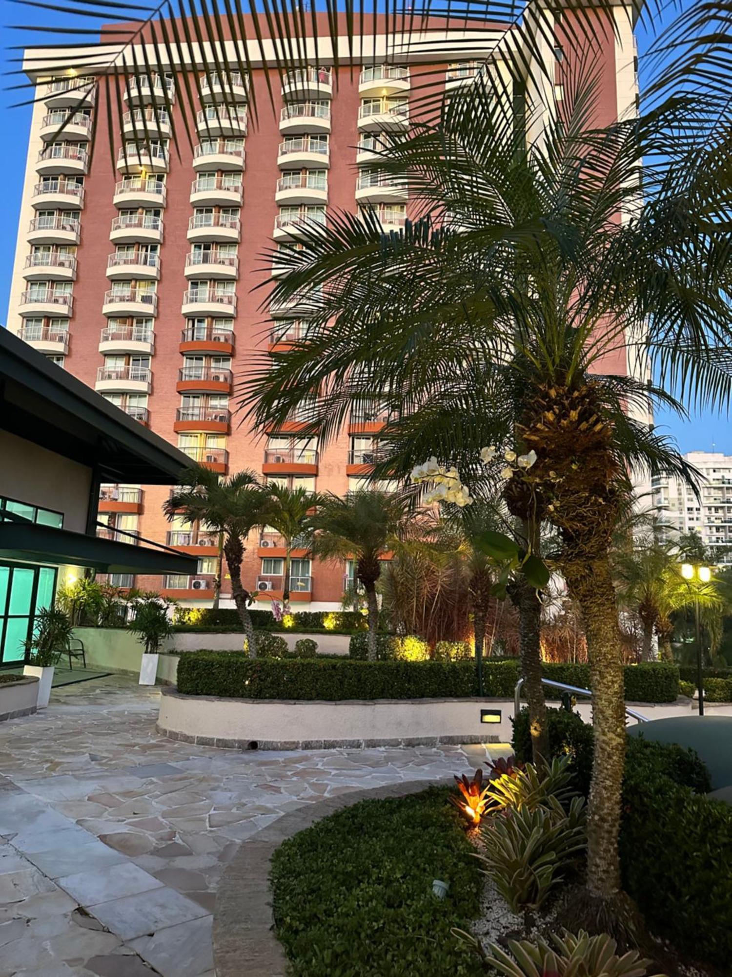 ריו דה ז'ניירו Flat Com Vista Panoramica -15- Na Barra Da Tijuca - Estacionamento Gratuito - Frigobar - Ar Condicionado - Piscina - Academia - Balsa Para Praia Gratis - Varanda - Vista Parcial Mar E Lagoa מראה חיצוני תמונה
