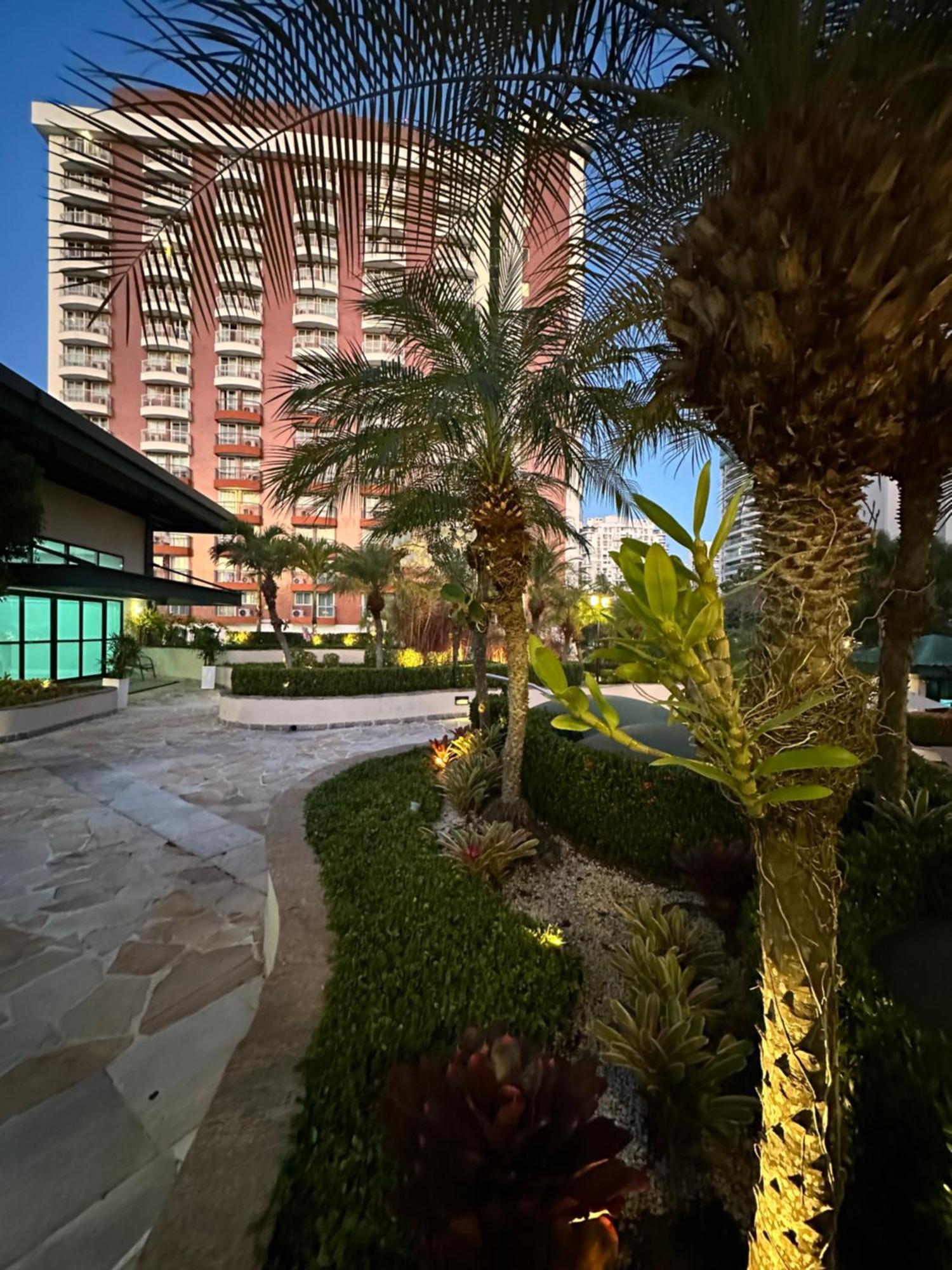 ריו דה ז'ניירו Flat Com Vista Panoramica -15- Na Barra Da Tijuca - Estacionamento Gratuito - Frigobar - Ar Condicionado - Piscina - Academia - Balsa Para Praia Gratis - Varanda - Vista Parcial Mar E Lagoa מראה חיצוני תמונה