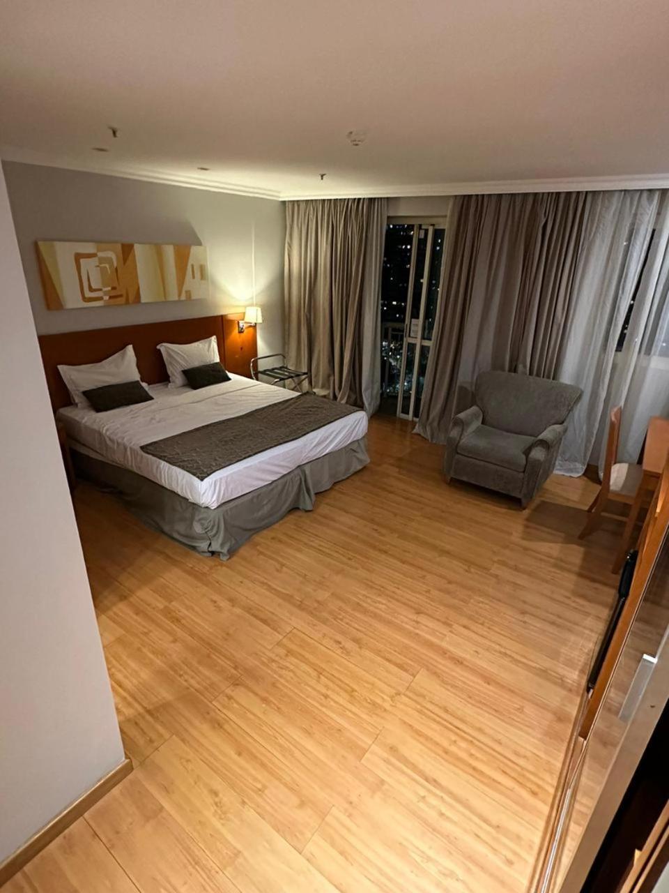 ריו דה ז'ניירו Flat Com Vista Panoramica -15- Na Barra Da Tijuca - Estacionamento Gratuito - Frigobar - Ar Condicionado - Piscina - Academia - Balsa Para Praia Gratis - Varanda - Vista Parcial Mar E Lagoa מראה חיצוני תמונה