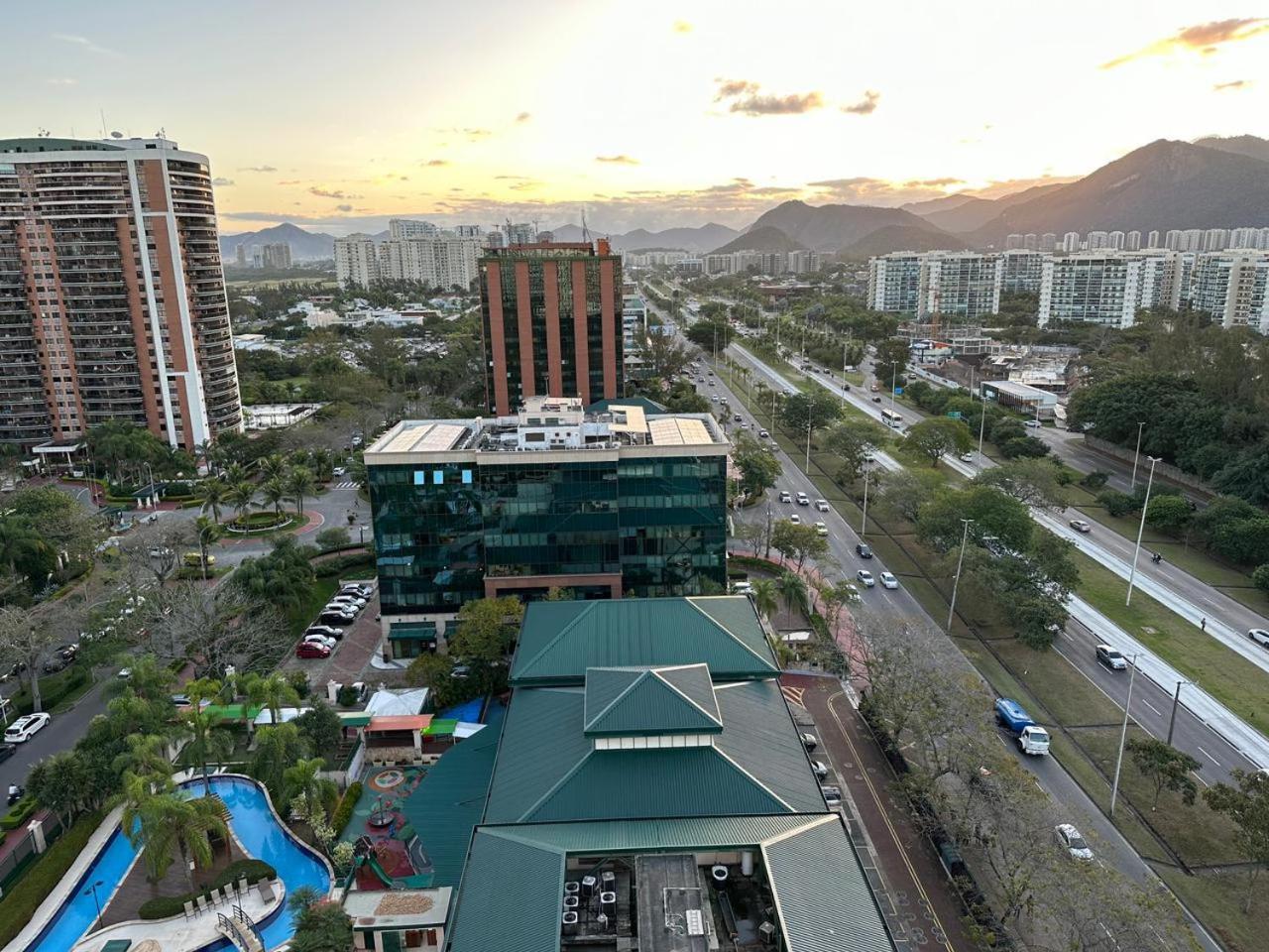 ריו דה ז'ניירו Flat Com Vista Panoramica -15- Na Barra Da Tijuca - Estacionamento Gratuito - Frigobar - Ar Condicionado - Piscina - Academia - Balsa Para Praia Gratis - Varanda - Vista Parcial Mar E Lagoa מראה חיצוני תמונה